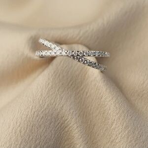 0.29 CT* VVS1 Moissanite Criss Cross Style Ring Size 8.5 US